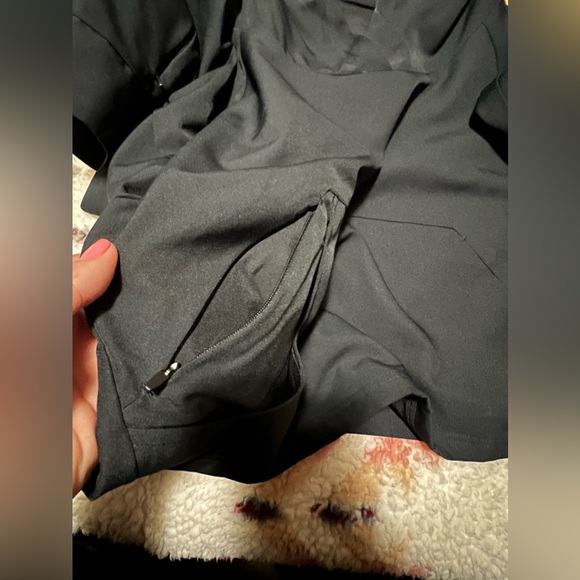 GymShark BLK Windbreaker - Picture 2 of 9